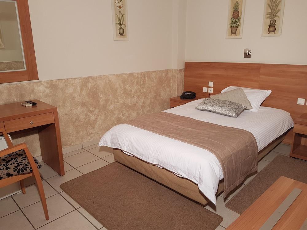 Hotel Ideal Пирей Экстерьер фото