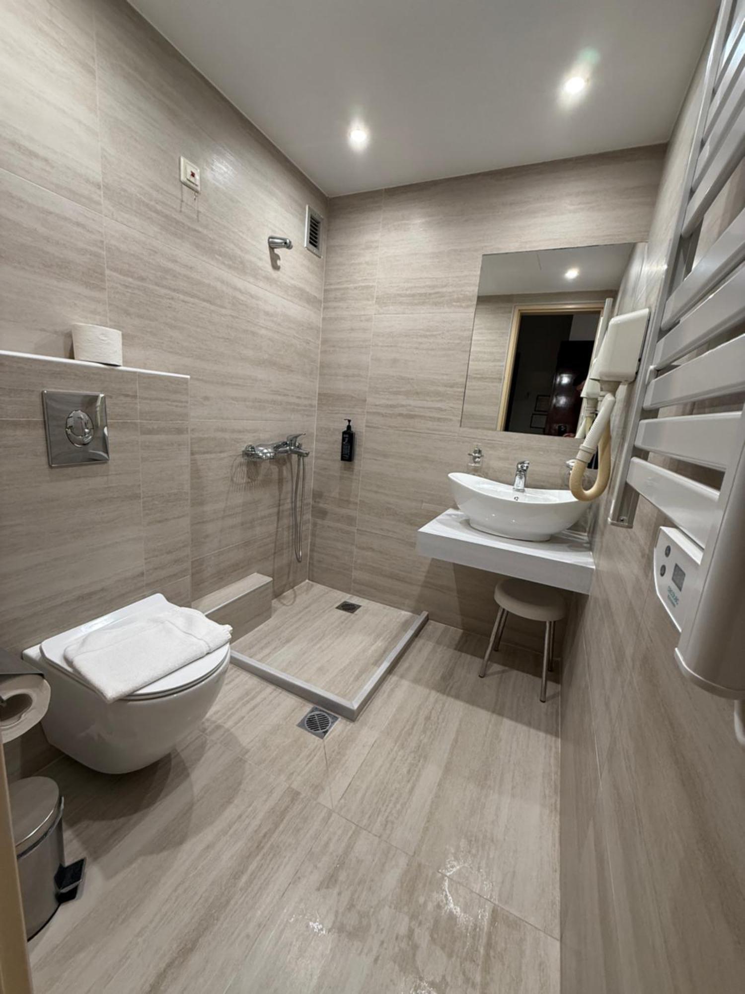 Hotel Ideal Пирей Экстерьер фото