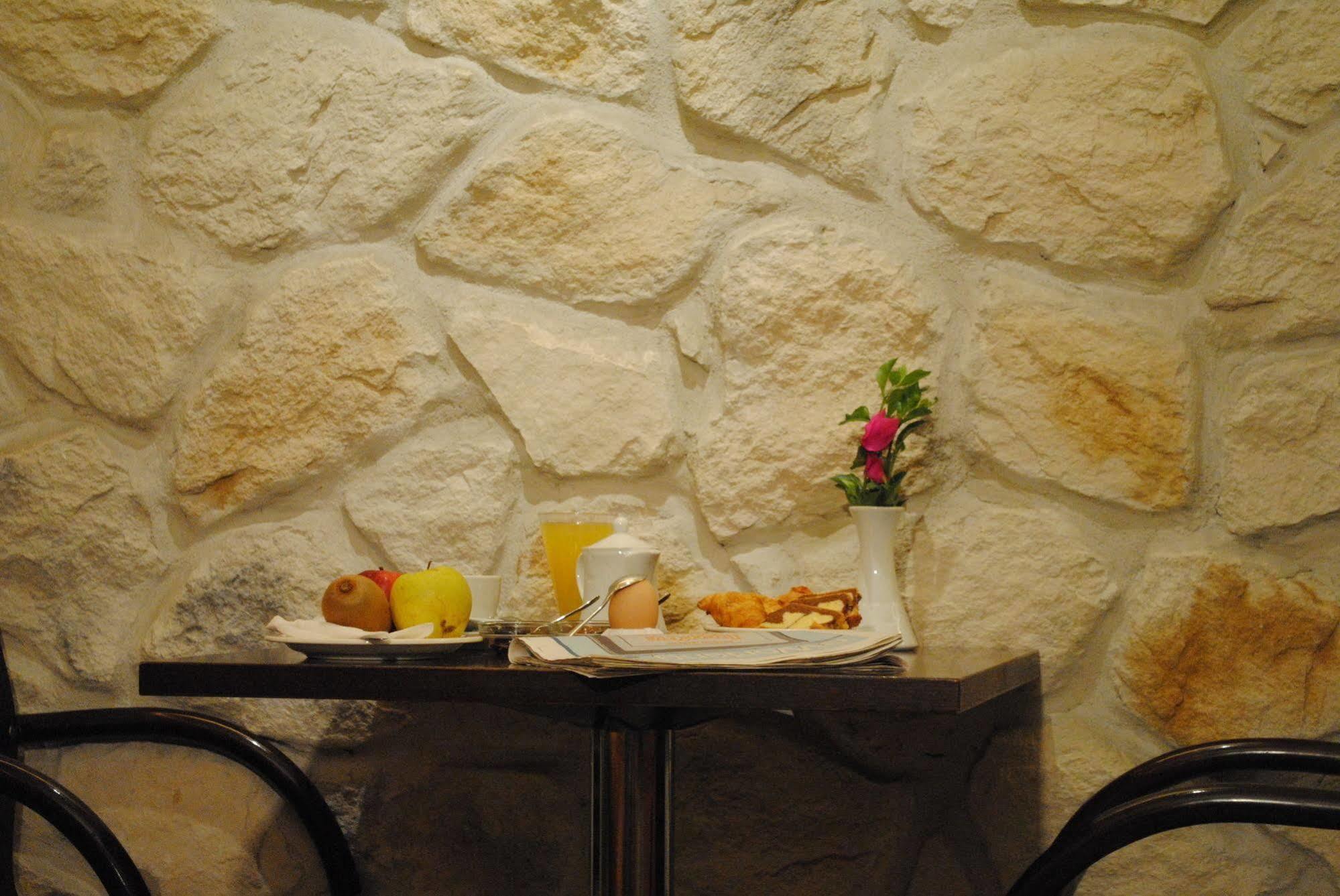 Hotel Ideal Пирей Экстерьер фото