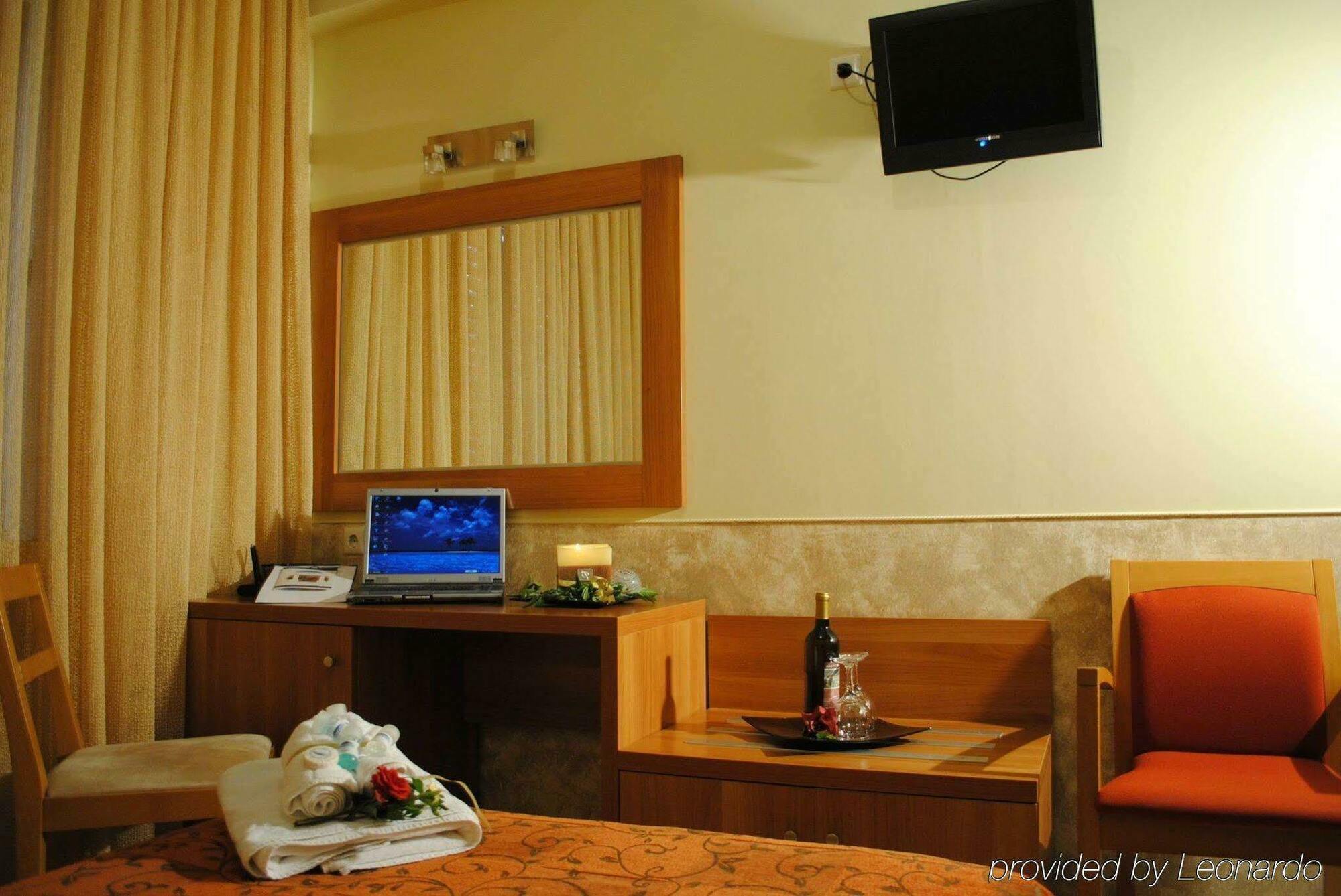 Hotel Ideal Пирей Экстерьер фото